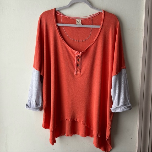 We The Free | Coral Oversized Distressed Star Henley Top - Picture 2 of 12